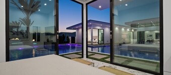 Sleeps 23 | Pool, Hot Tub, & Putting Green | Minutes to Golf | Bravo Villa #7