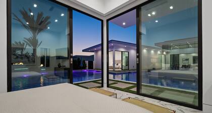 Sleeps 23 | Pool, Hot Tub, & Putting Green | Minutes to Golf | Bravo Villa #7