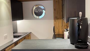 Micro-ondes, four, plaque de cuisson, lave-vaisselle