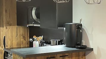 Microondas, horno, parrilla de estufa y lavavajillas