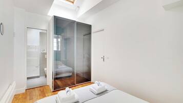 1 slaapkamer, een bureau, een strijkplank/strijkijzer, gratis wifi