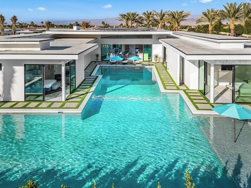 Sleeps 17 | Indio Escape w/ Pool, Putting Green, Hot Tub | Bravo Villa #6