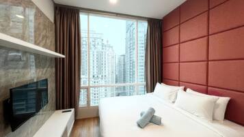 Desk, laptop workspace, iron/ironing board, free WiFi