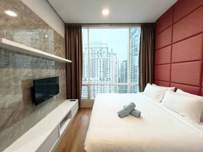 Apartemen Superior, 3 kamar tidur, dapur, pemandangan kota | Meja kerja, ruang kerja ramah laptop, dan setrika/meja setrika