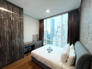 Desk, laptop workspace, iron/ironing board, free WiFi - SOHO Suites KLCC by Emily in Town (Kuala Lumpur)