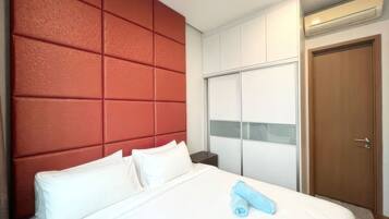 Desk, laptop workspace, iron/ironing board, free WiFi