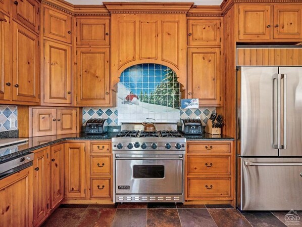 Microones, forn, rentaplats i cafetera i tetera 