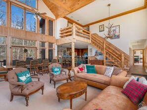 TV, fireplace - Fireplace, Home Theater, Ski-In/Out Windham Lodge (Windham)