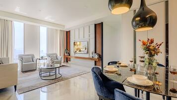 Superior Apartment, 3 Bedrooms, Balcony, City View | In-room dining