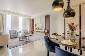 Superior Apartment, 3 Bedrooms, Balcony, City View | In-room dining