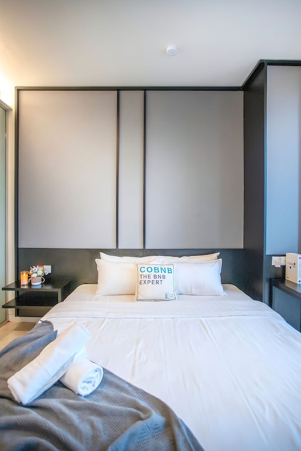Superior Apartment, 1 Bedroom, Balcony, City View | Desk, laptop workspace, iron/ironing board, free WiFi
