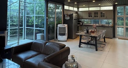 Charming 4-bedroom villa with AC, fitness room in Javan