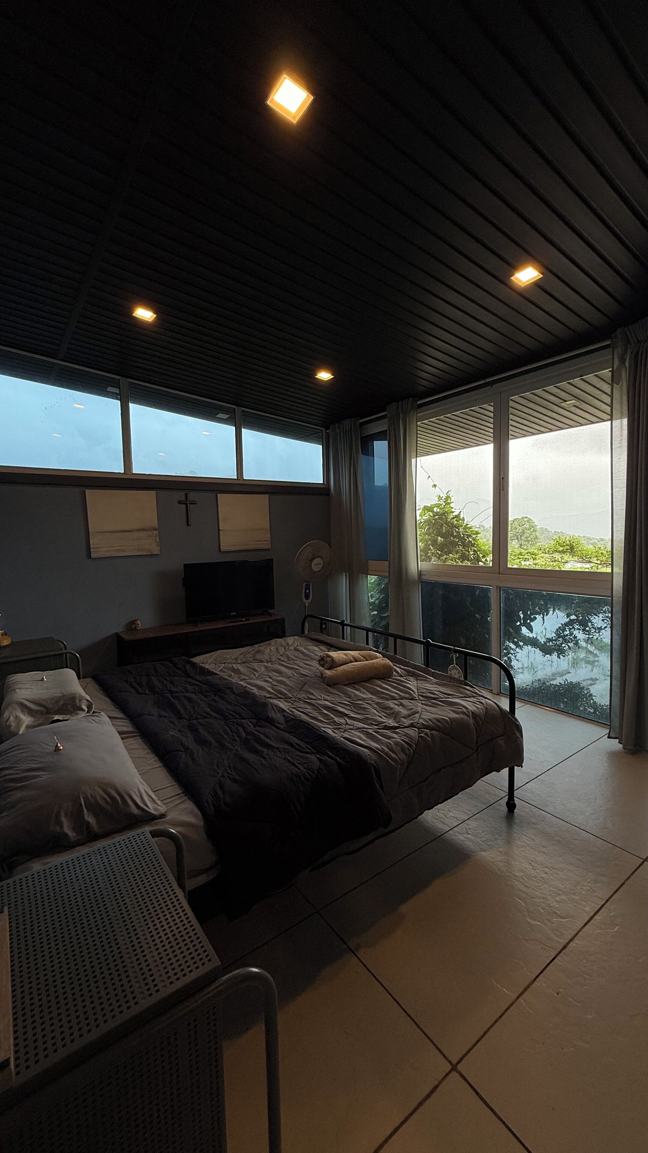 4 bedrooms, WiFi, bed sheets