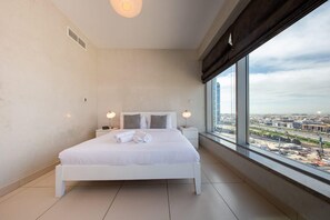 1 室のベッドルーム、セーフティボックス (室内)、デスク、アイロン / アイロン台