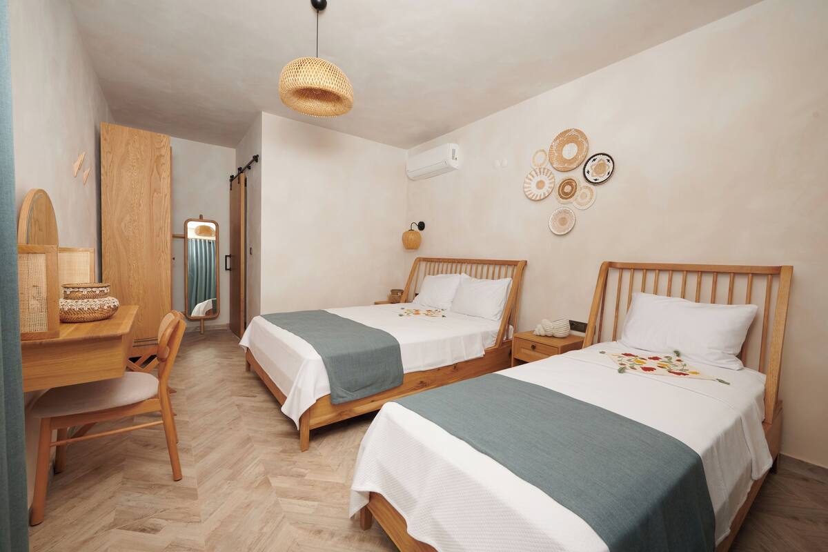 Quarto triplo luxo, vista para o mar | Roupa de cama