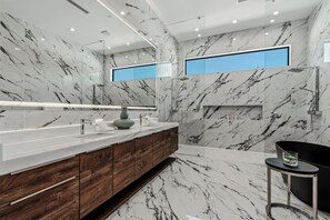 Shower, hair dryer, towels - Modern 4BR La Quinta Retreat | Pool, Hot Tub + Putting Green | Bravo Villa #16 (Indio)