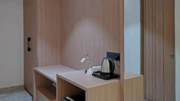 Desk, laptop workspace, iron/ironing board, free WiFi