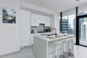 Coffee/tea maker, electric kettle