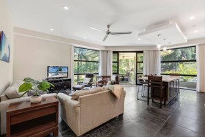 TV - Amazing Condo walking distance to the beach (Tamarindo)