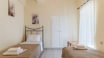 2 bedrooms, iron/ironing board, WiFi, bed sheets