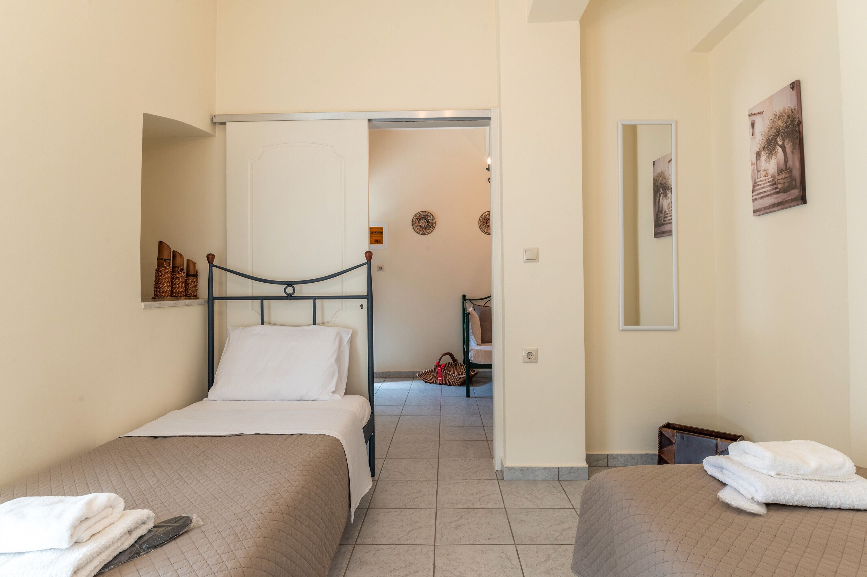 2 makuuhuonetta, silitysrauta/-lauta, Wi-Fi, vuodevaatteet