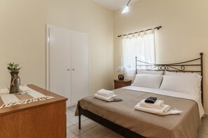 2 bedrooms, iron/ironing board, WiFi, bed sheets - Peaceful Refuge In Mani (Kótronas)