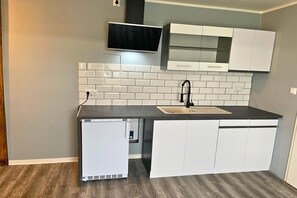 Fridge, microwave, stovetop, coffee/tea maker