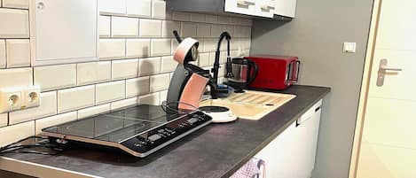 Fridge, microwave, stovetop, coffee/tea maker