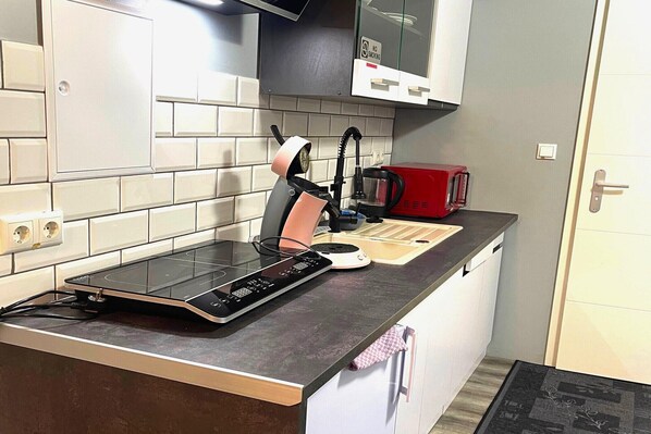 Fridge, microwave, stovetop, coffee/tea maker