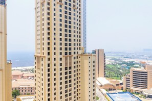 City view from property - Seaside Elegance - Luxury 3-BR in JBR (Dubai)