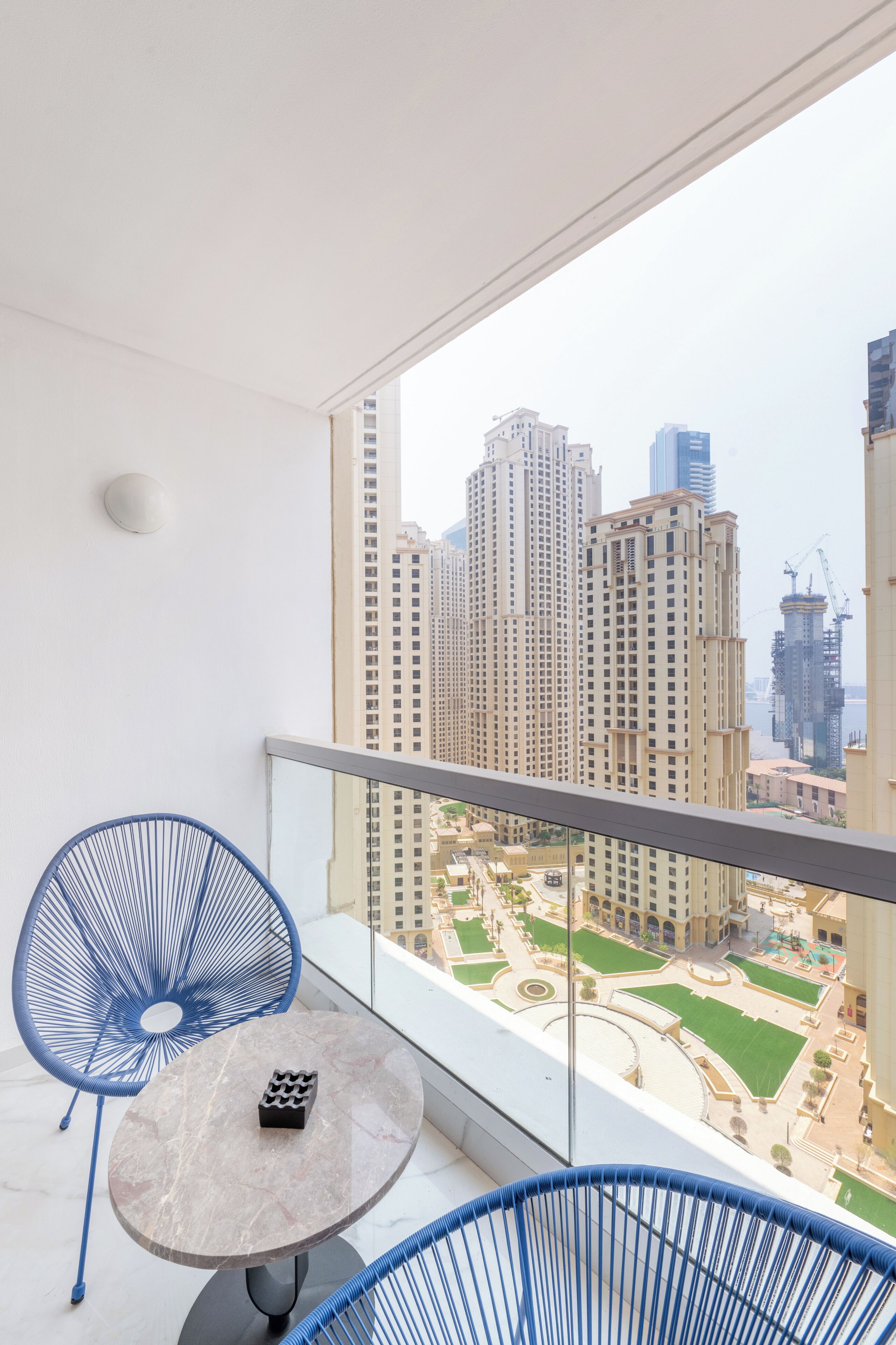 ลักซ์ชัวรี่อพาร์ทเมนท์, วิวทะเล | ระเบียง