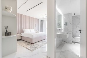 Apartamento de lujo, vistas al mar | Caja fuerte, cortinas opacas, sistema de insonorización