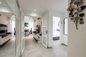 1 Schlafzimmer, Schreibtisch, Bügeleisen/Bügelbrett, Reisekinderbett