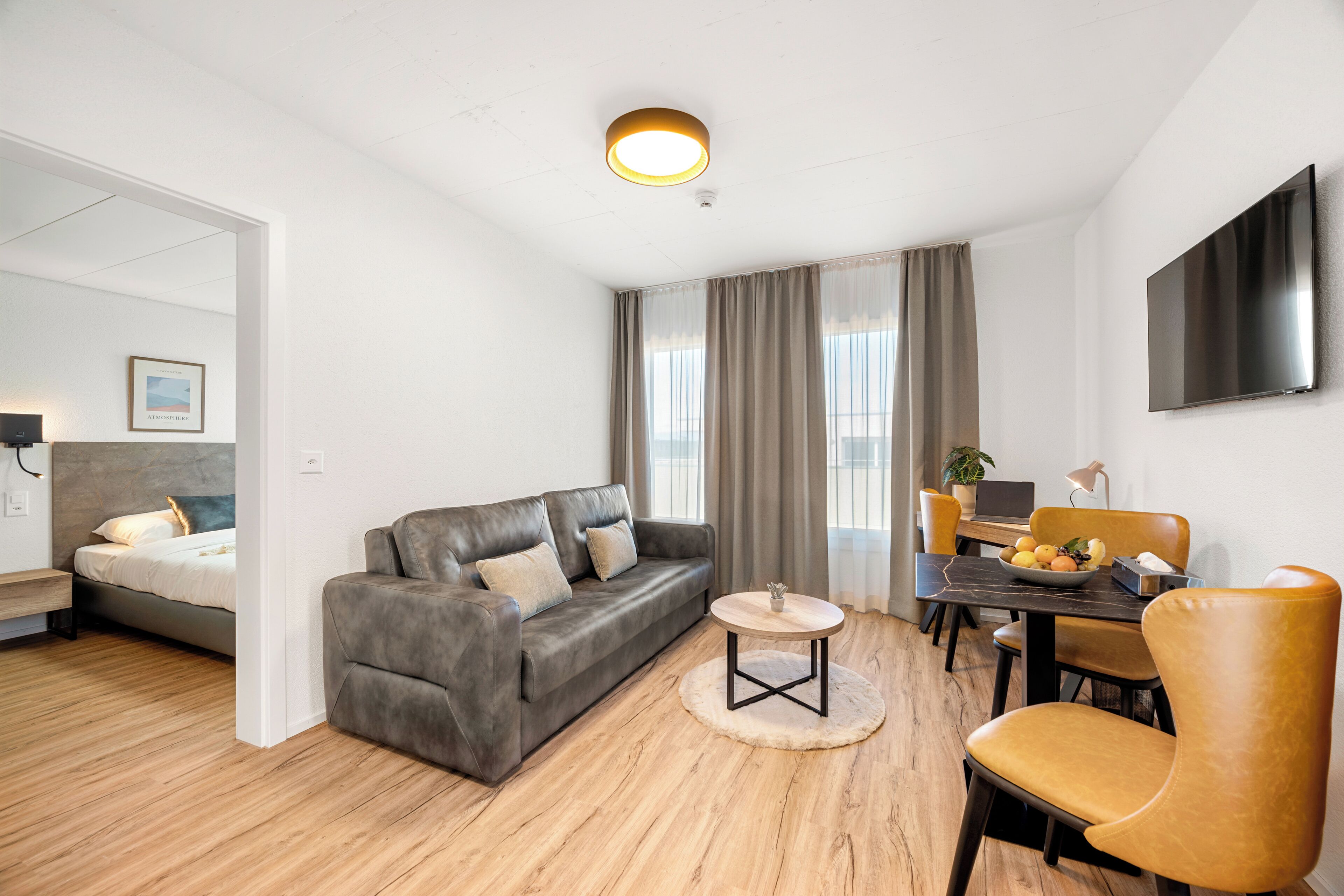 Classic Suite | Desk, laptop workspace, blackout curtains, soundproofing