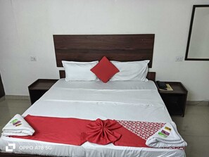 Deluxe Room | Desk, laptop workspace, free WiFi