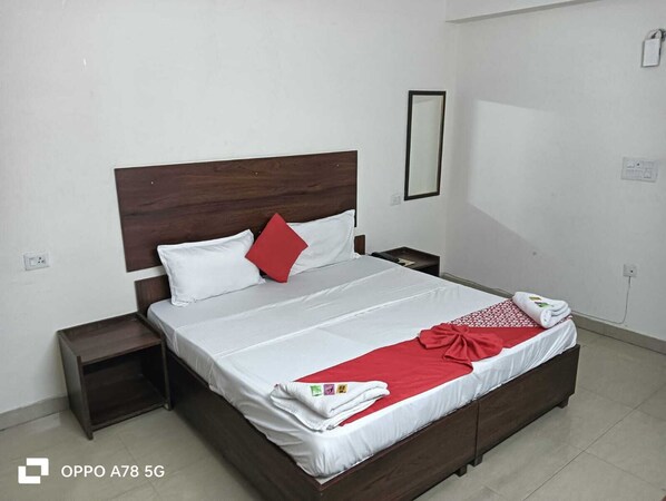 Deluxe Room | Desk, laptop workspace, free WiFi