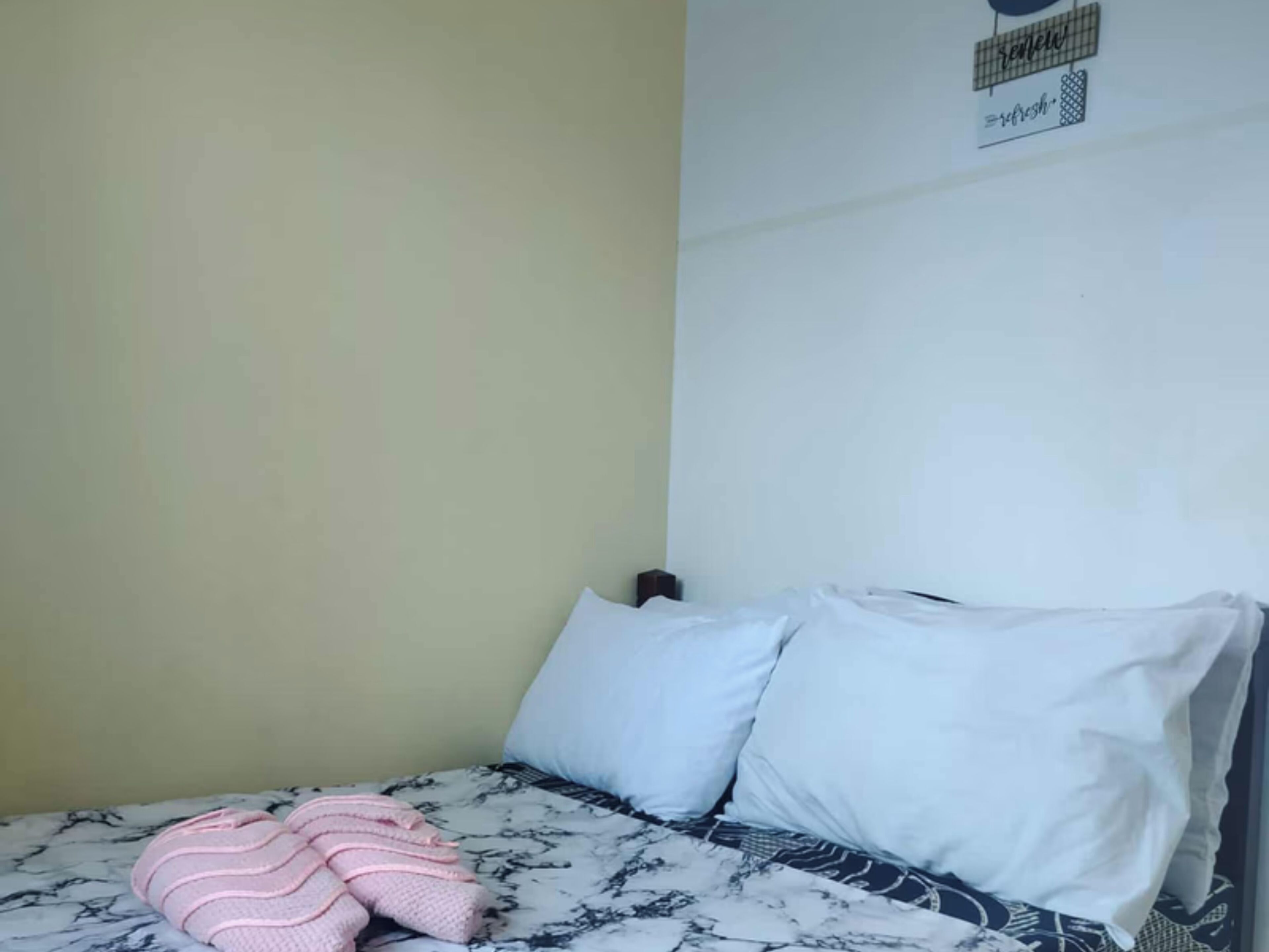 1 bedroom, iron/ironing board, internet, bed sheets