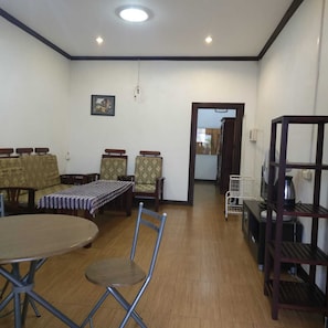 Premium bedding, desk, soundproofing, free WiFi - ALI XAYATHIT APARTMENT & HOTEL (Vientiane)
