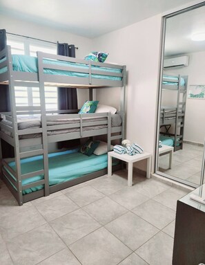 3 bedrooms, iron/ironing board, Internet, bed sheets