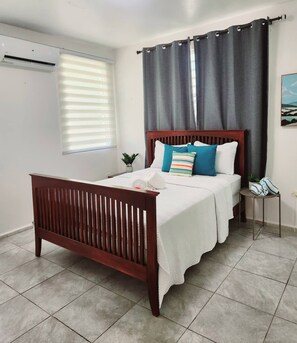 3 bedrooms, iron/ironing board, internet, bed sheets