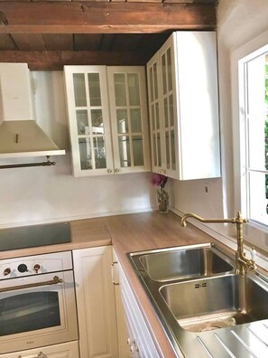 Fridge, oven, coffee/tea maker, cookware/dishes/utensils
