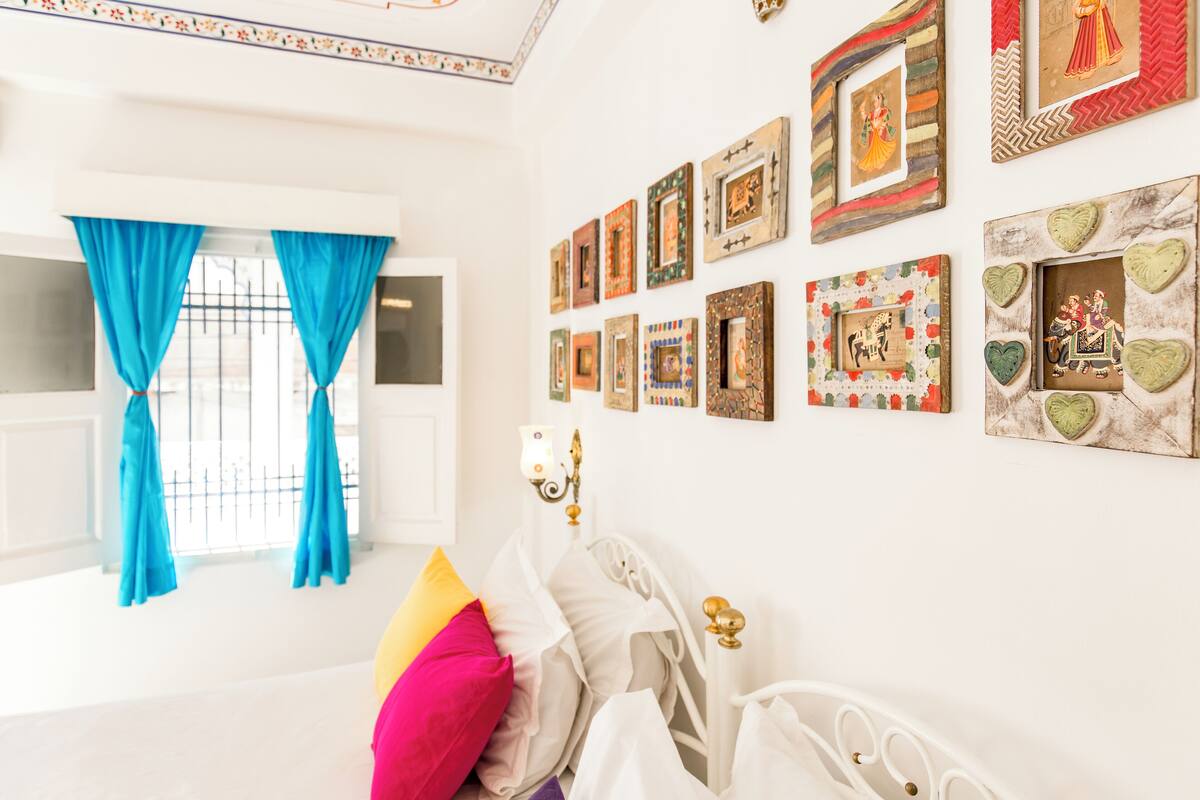 Deluxe Private Room with Ensuite Bathroom | Free WiFi