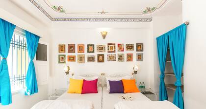 goSTOPS PLUS Udaipur Gulab Bagh
