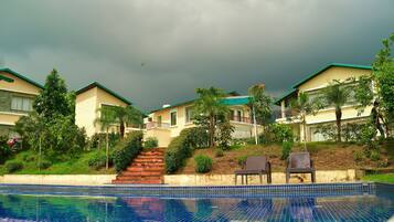 Vista frontal de la propiedad