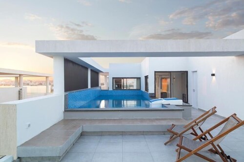 Lourina at Lake View Residence