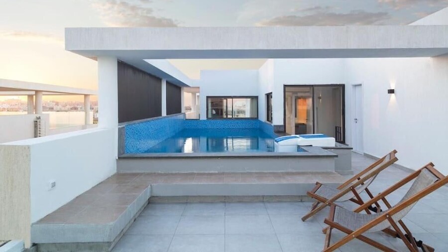 Lourina at Lake View Residence