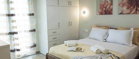 2 chambres, fer et planche à repasser, accès Internet, draps fournis