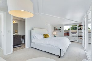 2 bedrooms, free WiFi, bed sheets - Cozy  condo with sunny rooftop  Patio -Perfect outdoor Oasis in Heart of Boulder (Boulder)
