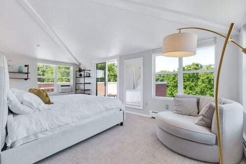 Cozy  condo with sunny rooftop  Patio -Perfect outdoor Oasis in Heart of Boulder