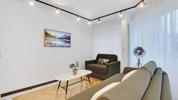 Een smart-tv en een kantoor